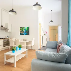 verificați disponibilitatea