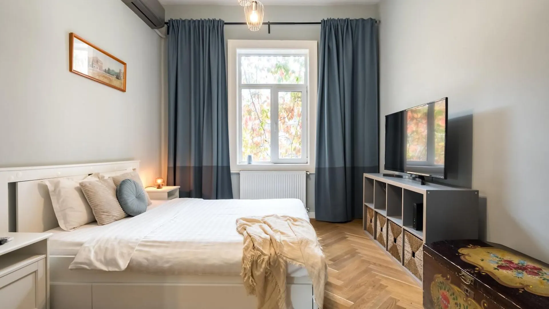 Lägenhet Chic Studio Near Bucharest'S Top Landmarks