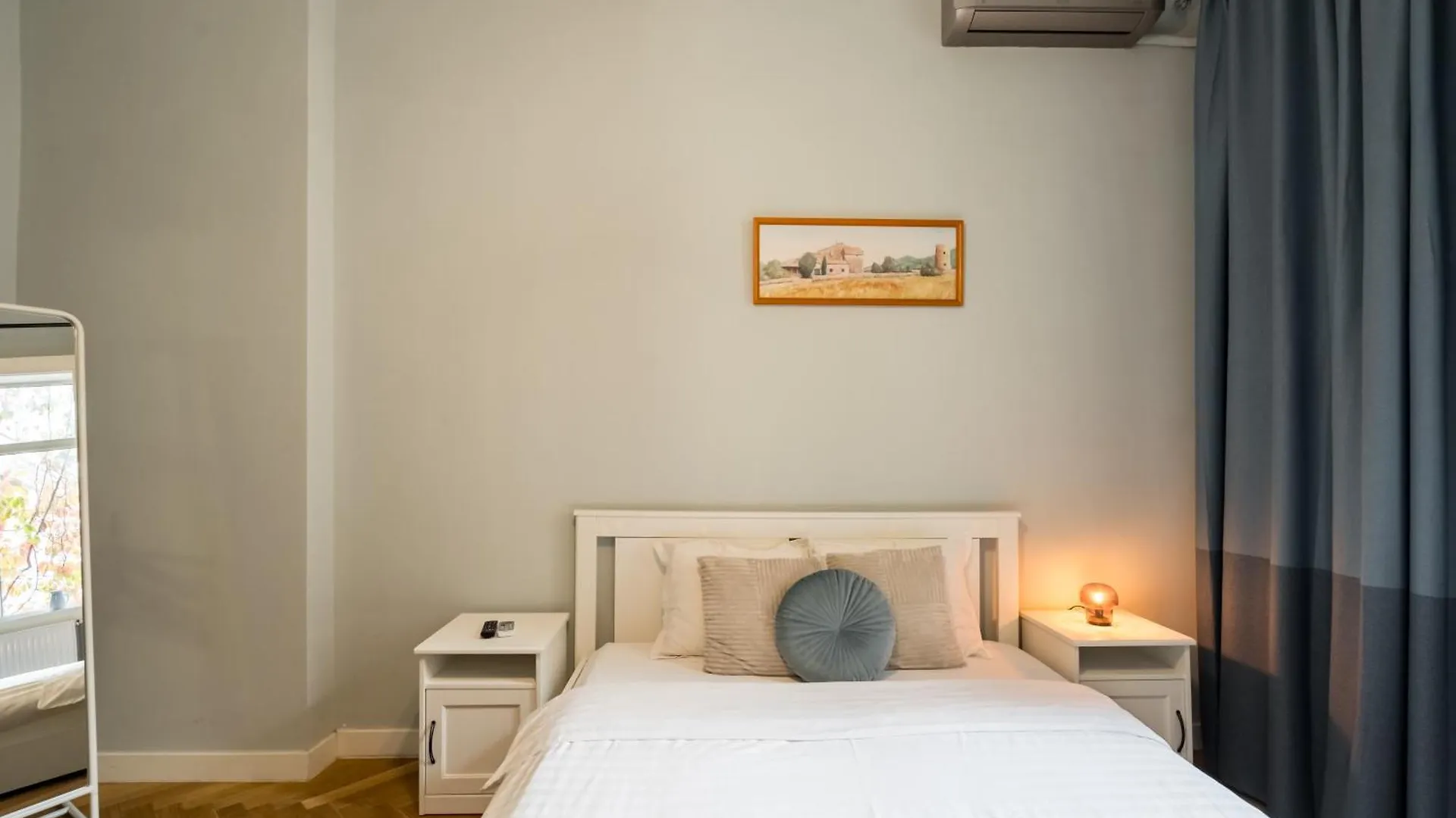 Lägenhet Chic Studio Near Bucharest'S Top Landmarks